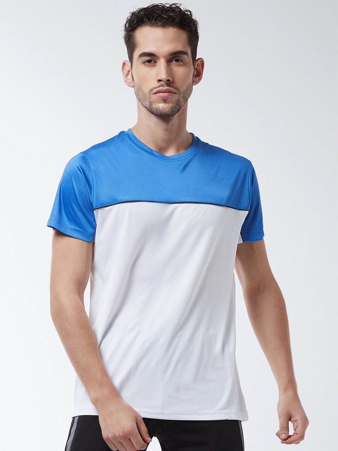 

Rick Masch Men White & Blue Colourblocked Regular Fit T-shirt