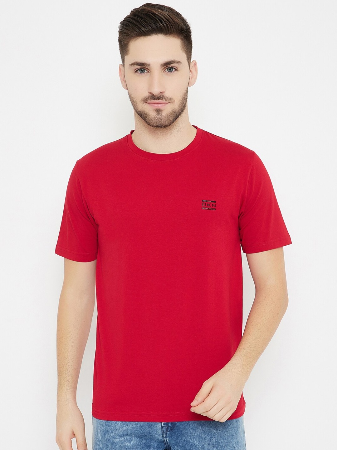 

Okane Men Red Solid Cotton T-shirt