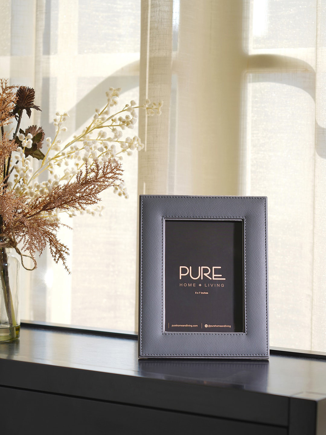 

Pure Home and Living Grey Solid Table Photo Frame