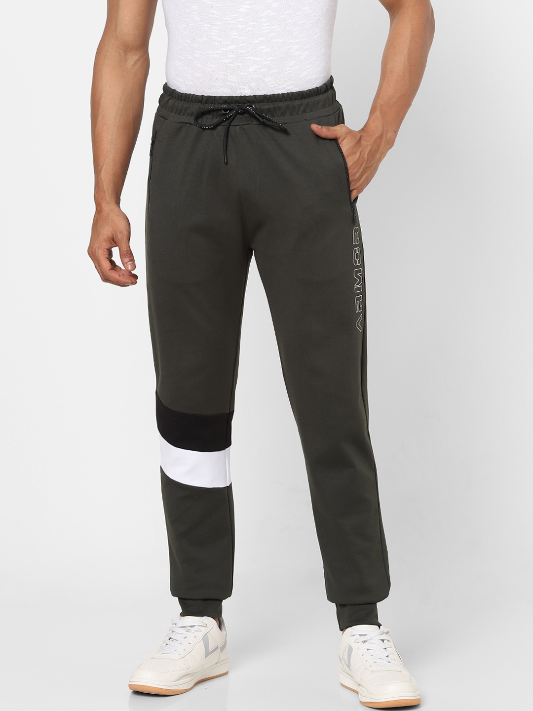 

Street Armor by Pantaloons Men Olive Green Solid Track Pant