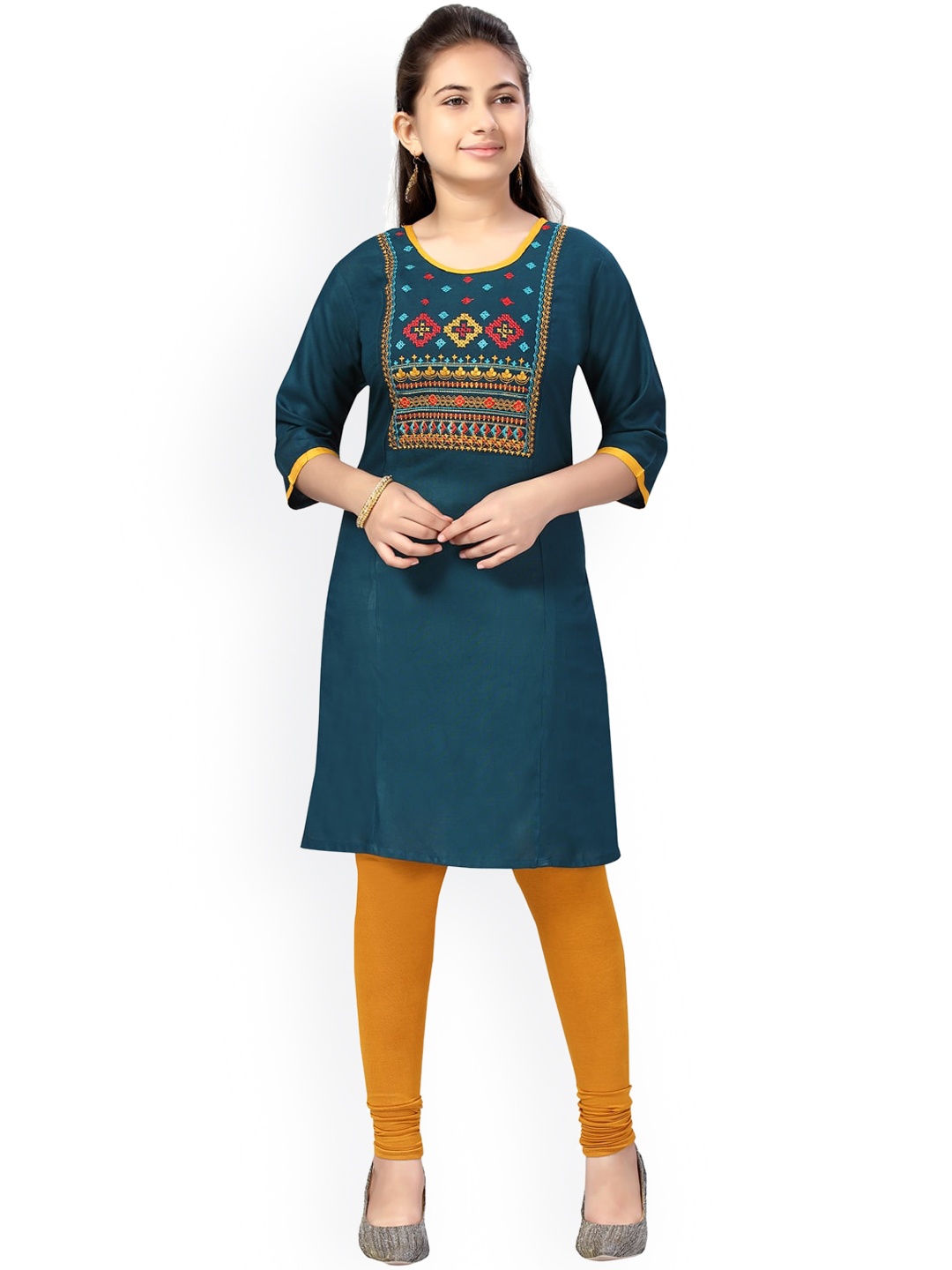 

Aarika Girls Green Yoke Design Pure Cotton Kurta with Churidar