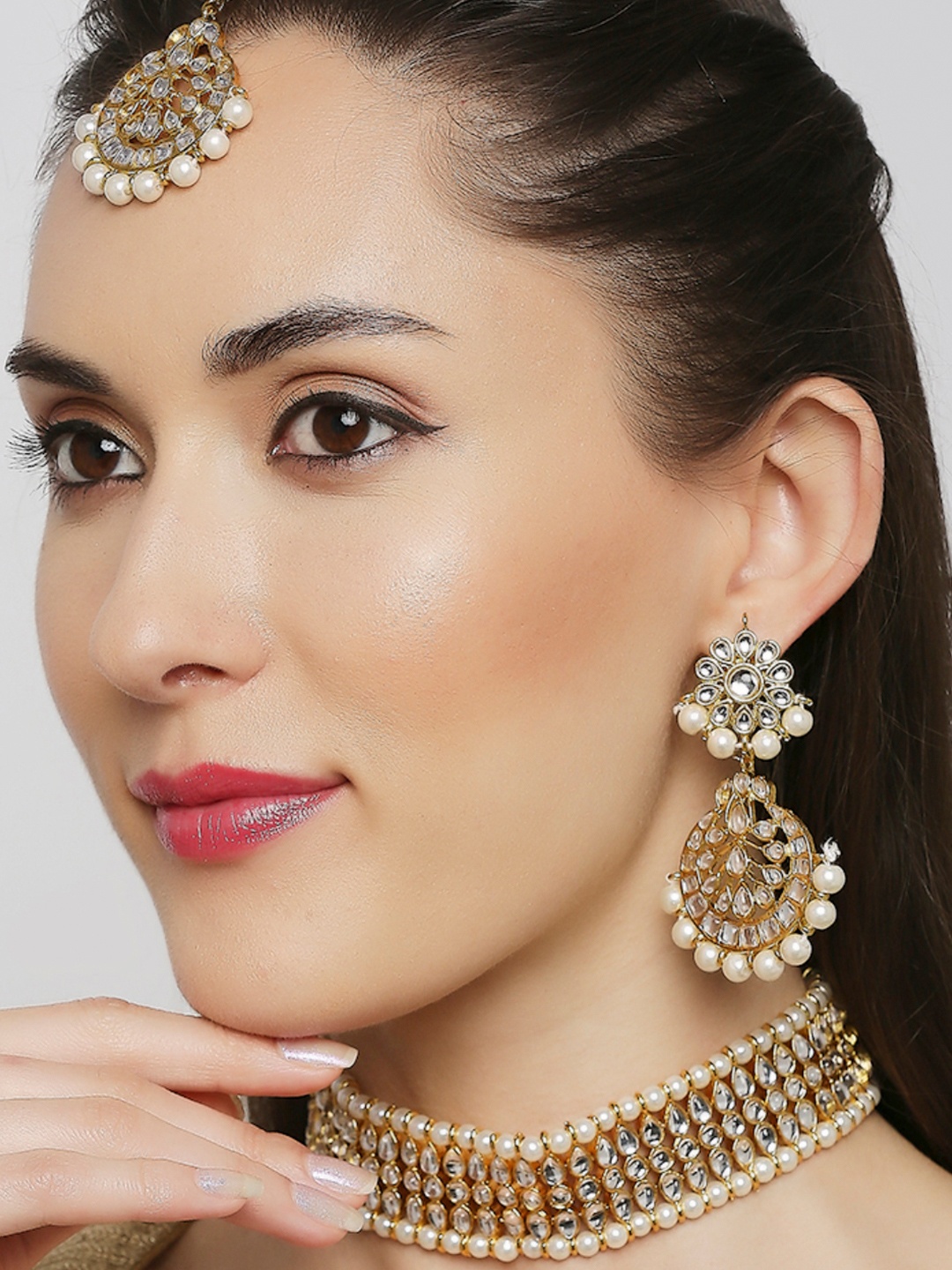 

OOMPH Gold-Toned & White Kundan Studded & Pearls Beaded Jadau Jewellery Set