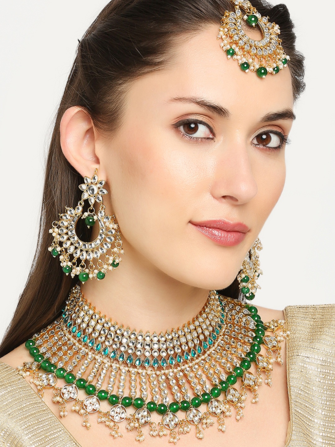 

OOMPH Gold-Toned & Green Kundan-Studded & Pearl Beaded Jewellery Set