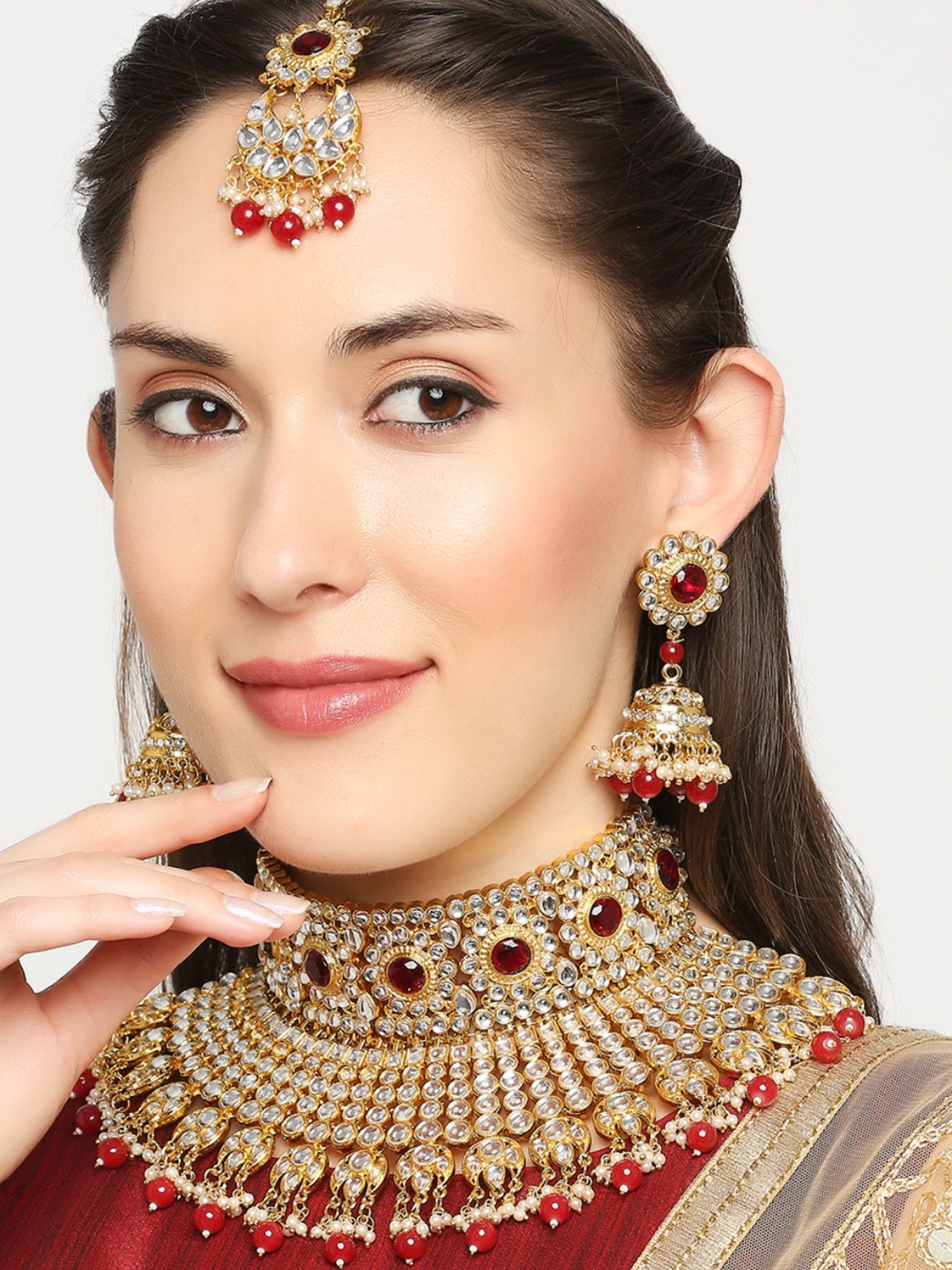 

OOMPH Gold-Toned & Red Kundan Studded & Pearls Beaded Jadau Jewellery Set