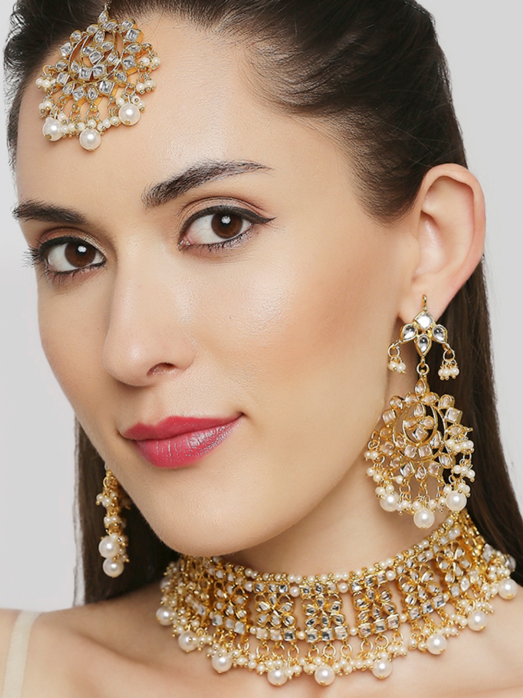 

OOMPH Gold-Toned & White Kundan Studded & Pearls Beaded Jadau Jewellery Set