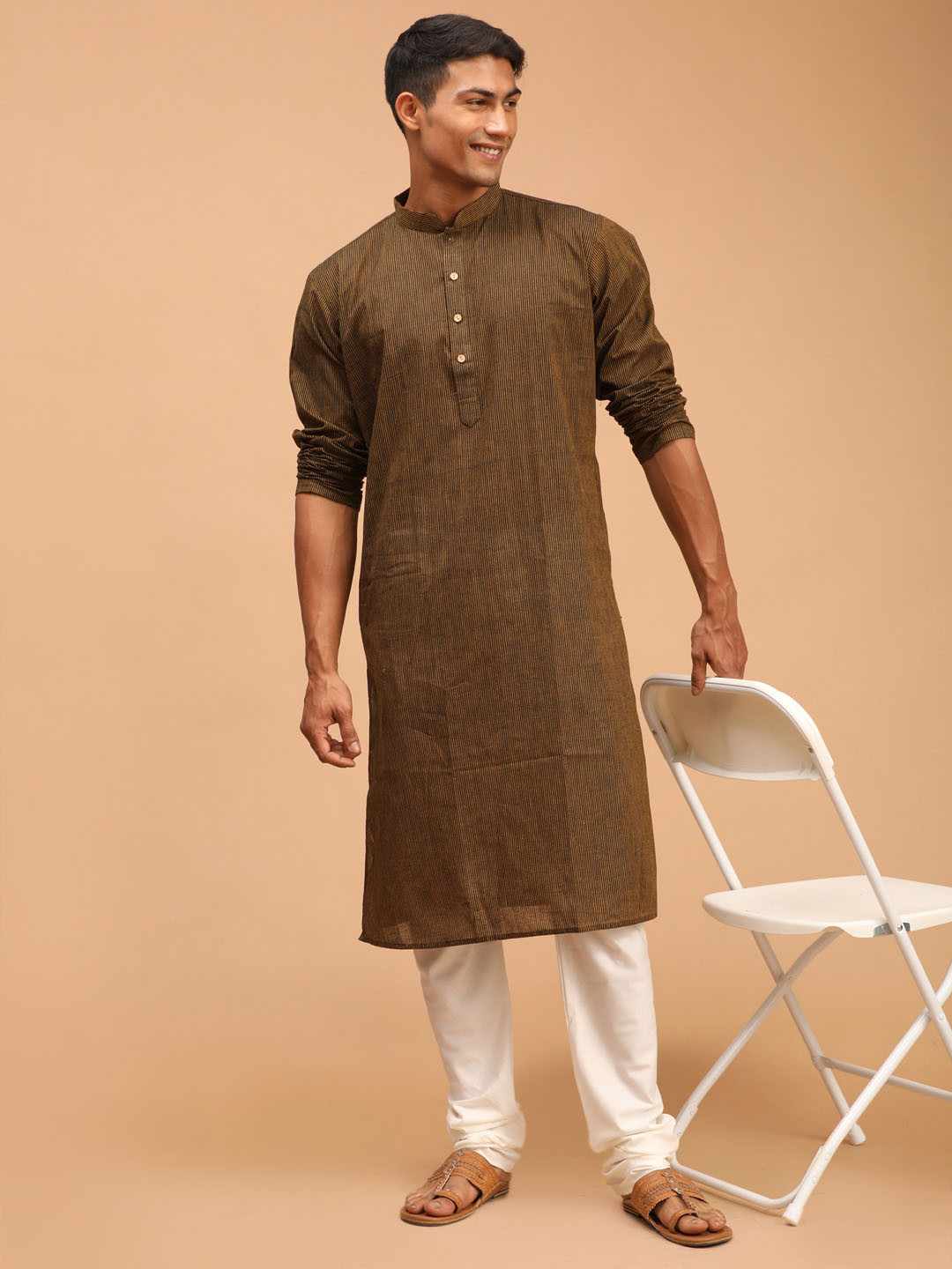 

SHVAAS by VASTRAMAY Men Coffee Brown Pure Cotton Sustainable Kurta with Pyjamas