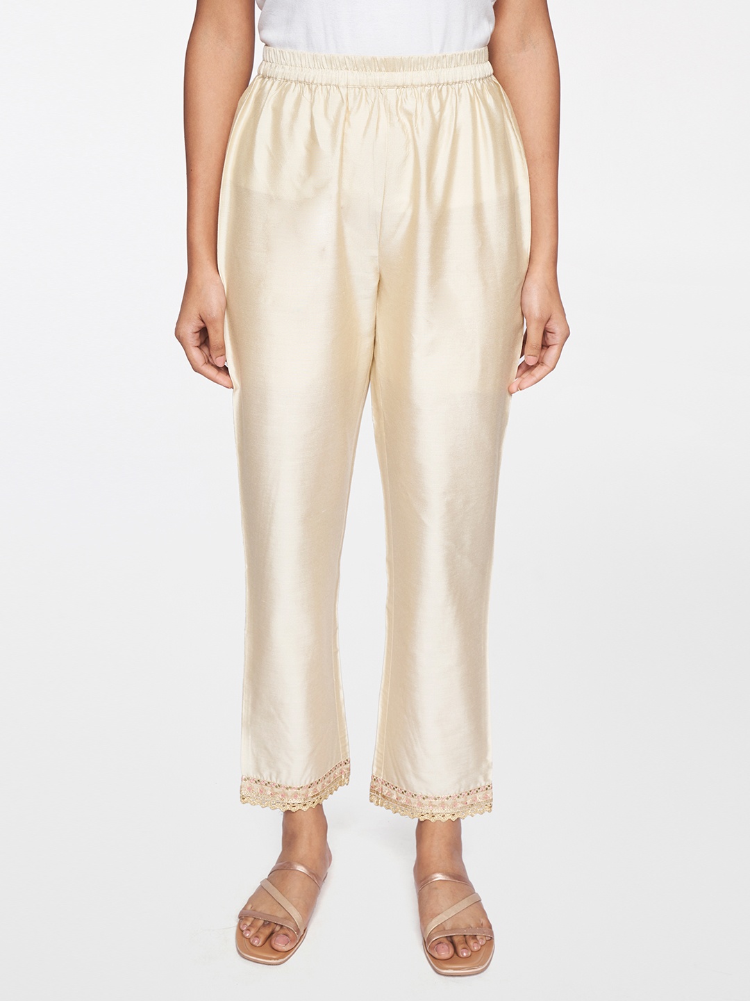 

itse Women Beige Relaxed Straight Leg Straight Fit Trousers