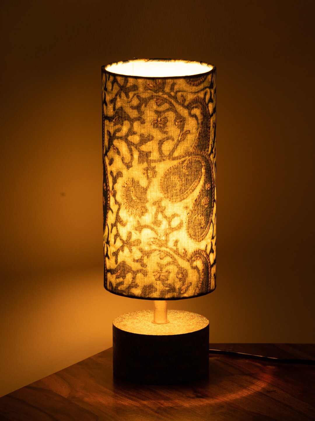

ExclusiveLane White & Navy Blue Cylindrical Wooden Table Lamp