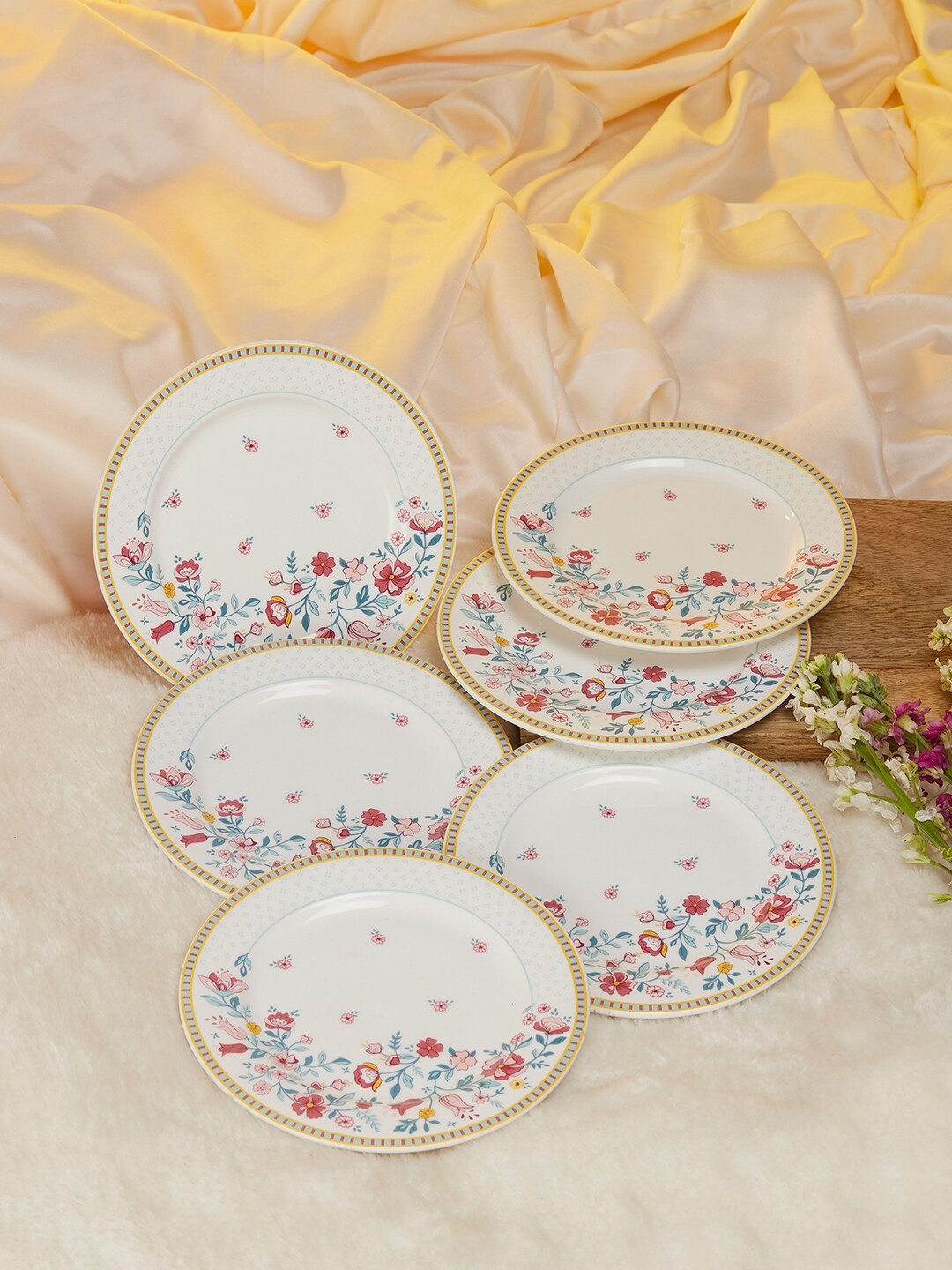 

The Wishing Chair White & Yellow 6 Pieces Printed Bone China Glossy Plates