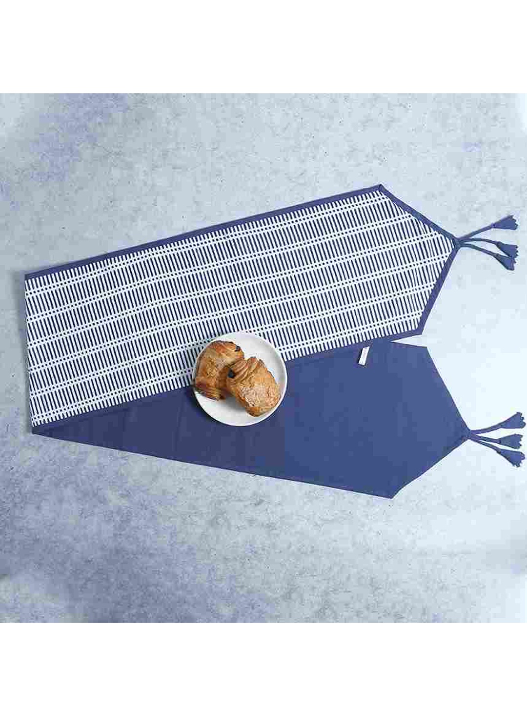 

Wonderchef Blue & White Printed Pure Cotton Como Table Runner