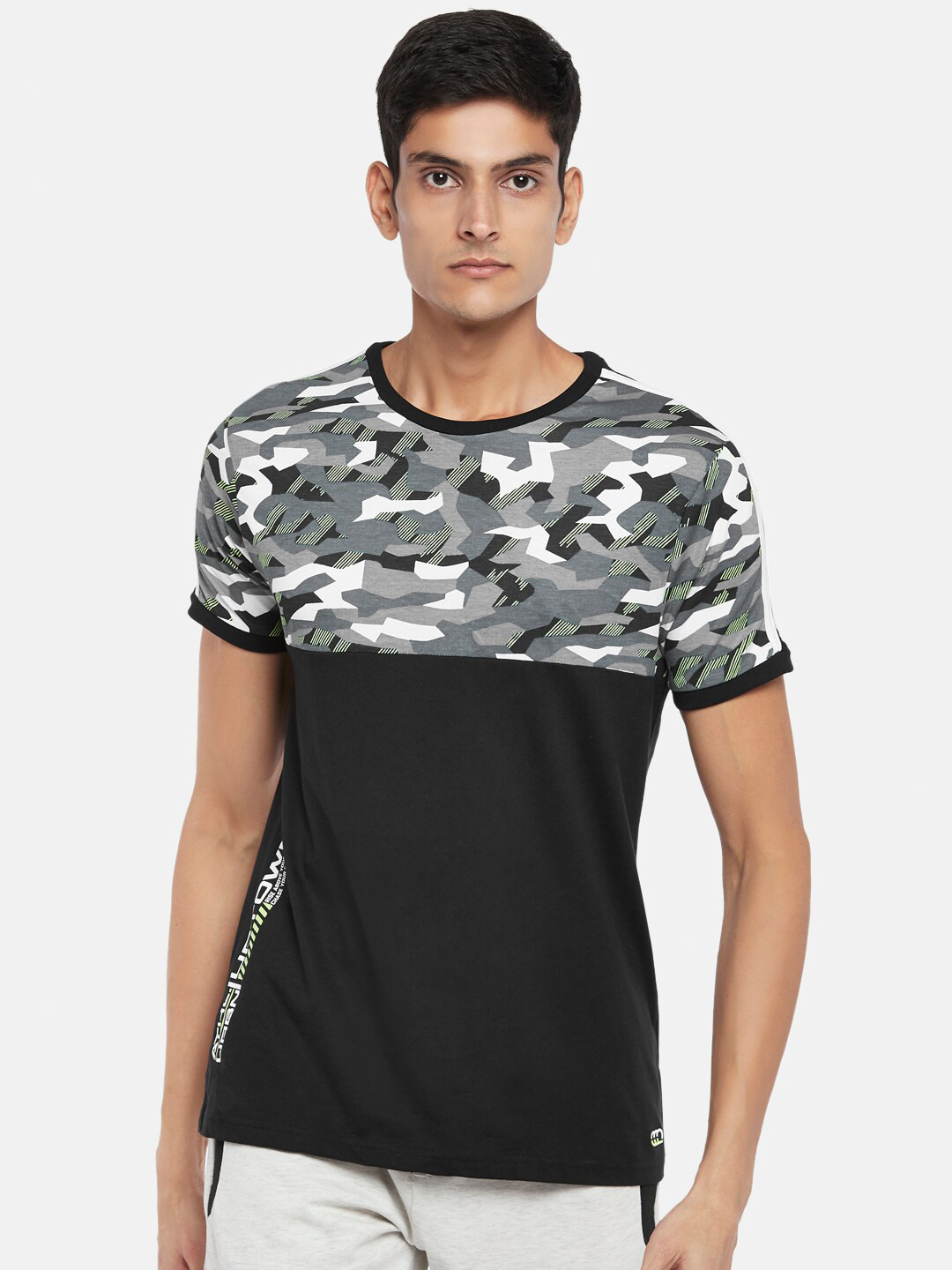 

Ajile by Pantaloons Men Black Printed Slim Fit Outdoor T-shirt