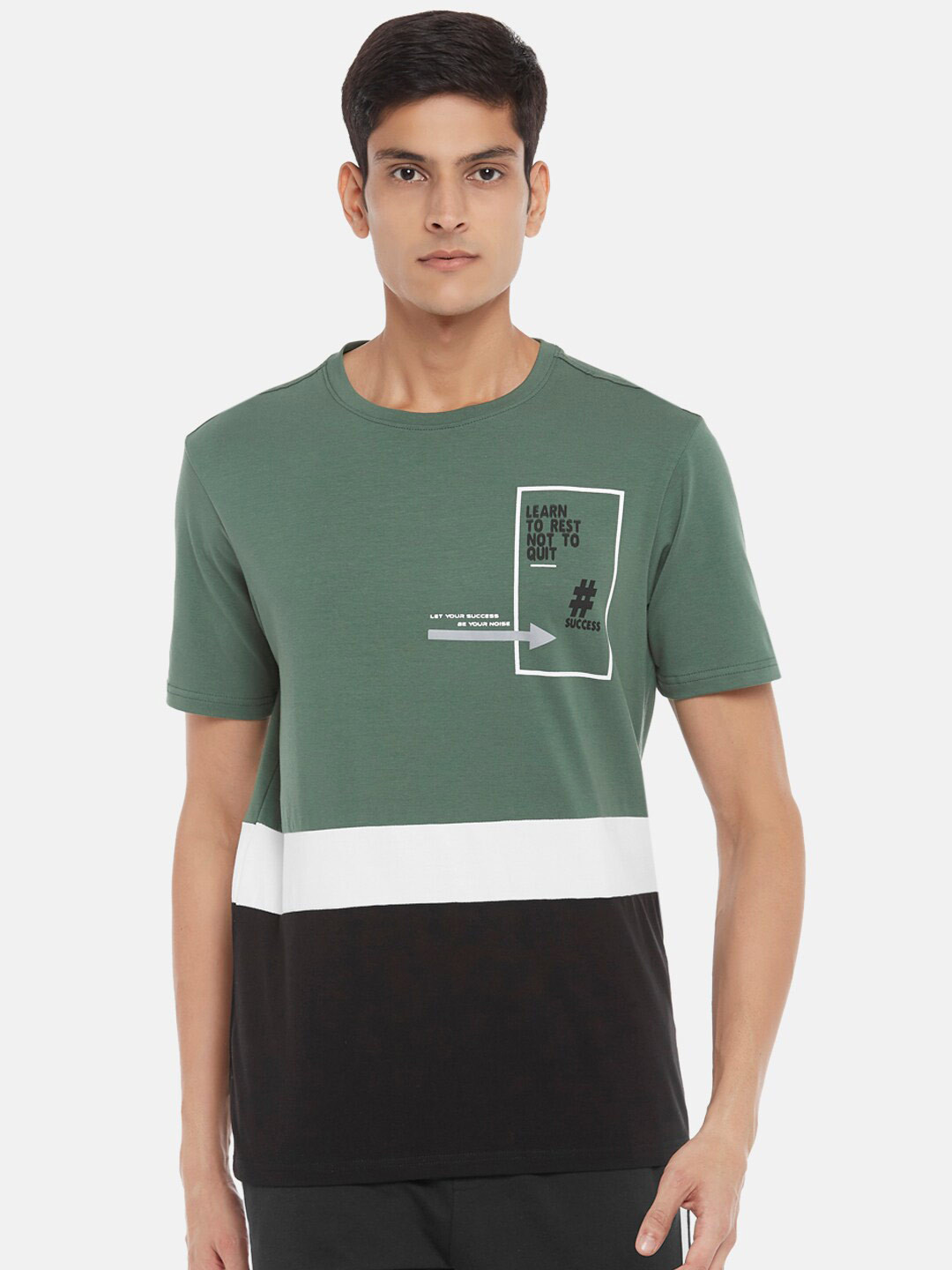 

Ajile by Pantaloons Men Green & Black Colourblocked Slim Fit T-shirt