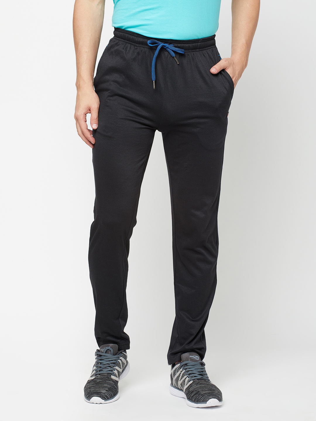 

Sporto Men Black Solid Track Pants