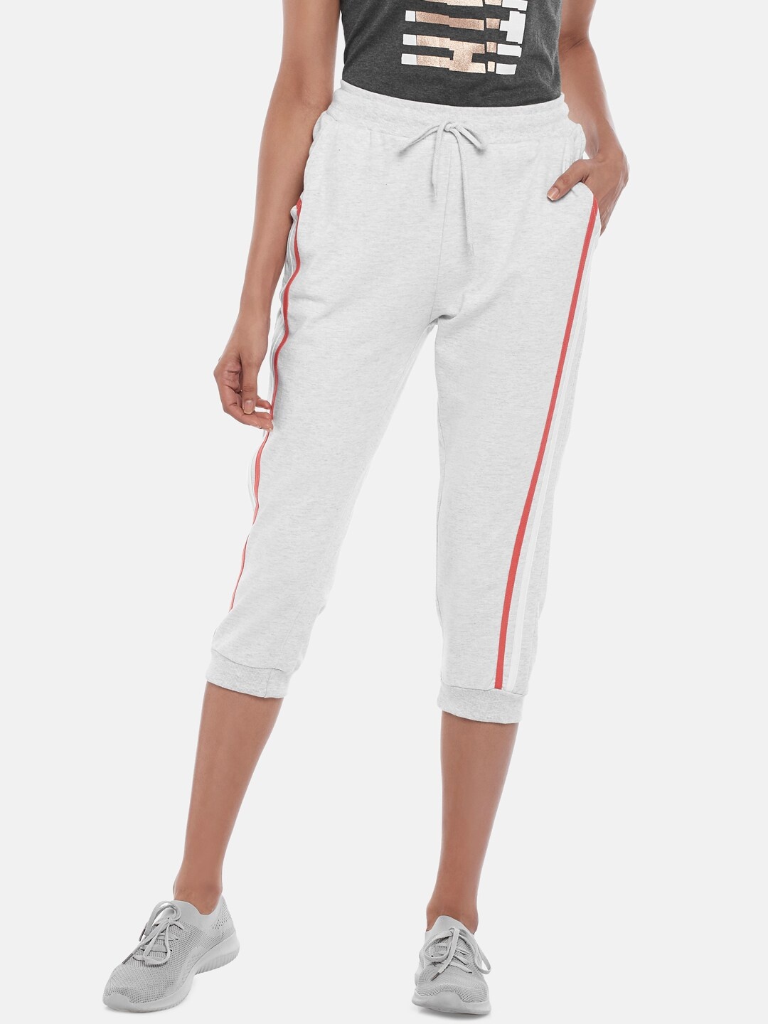 

Ajile by Pantaloons Women Grey Melange & Red Solid Mid Rise Capris