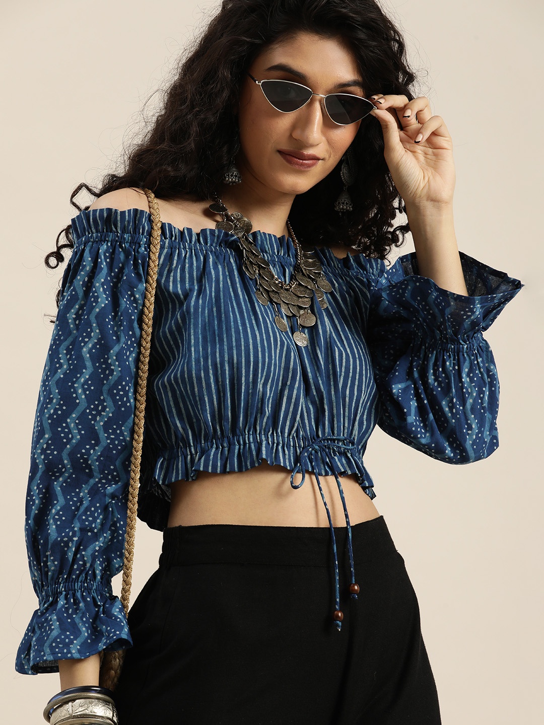 

Taavi Women Blue & Off White Printed Pure Cotton Indigo Blouson Crop Top