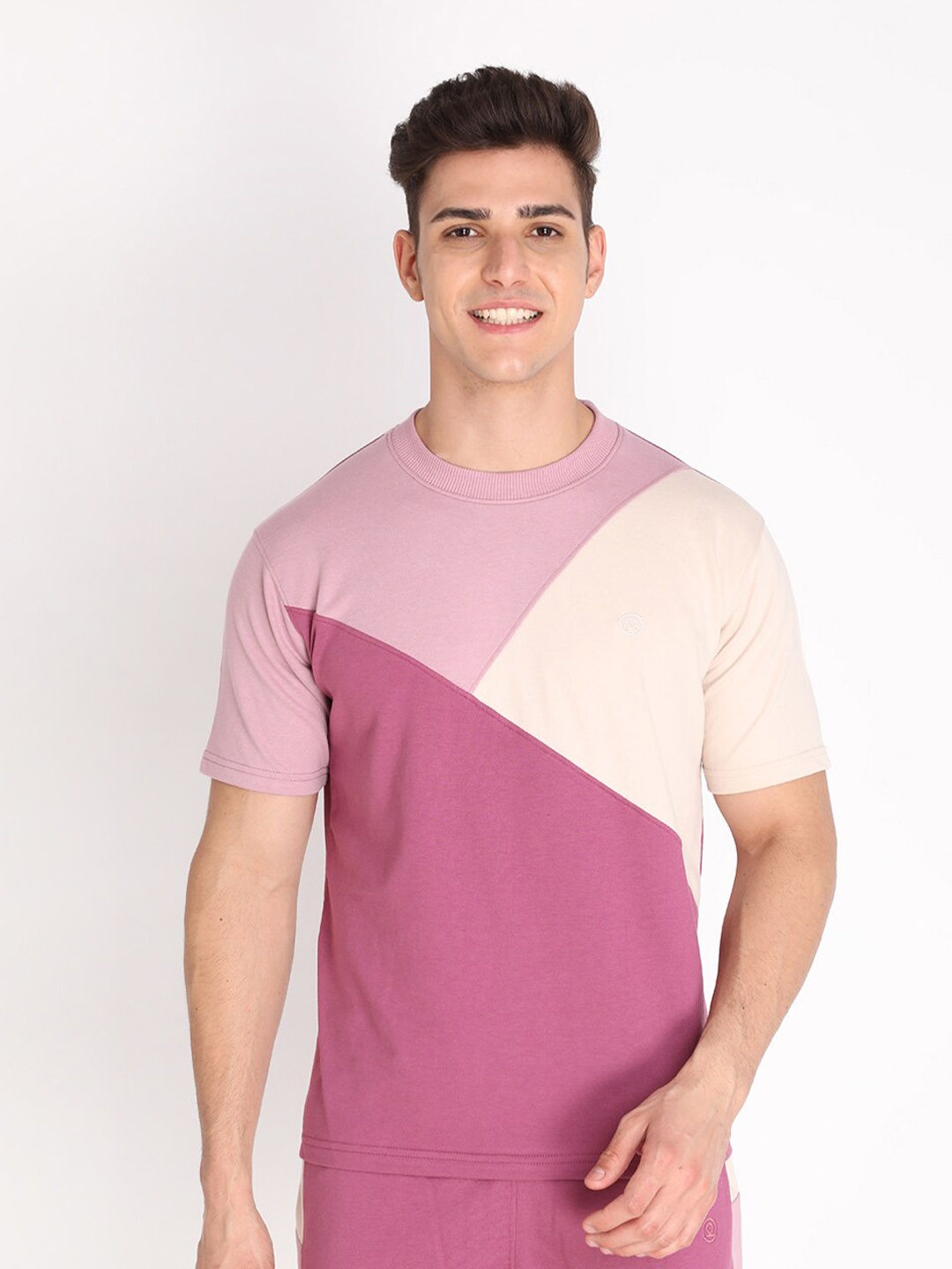 

Chkokko Men Magenta & Beige Colourblocked Outdoor T-shirt
