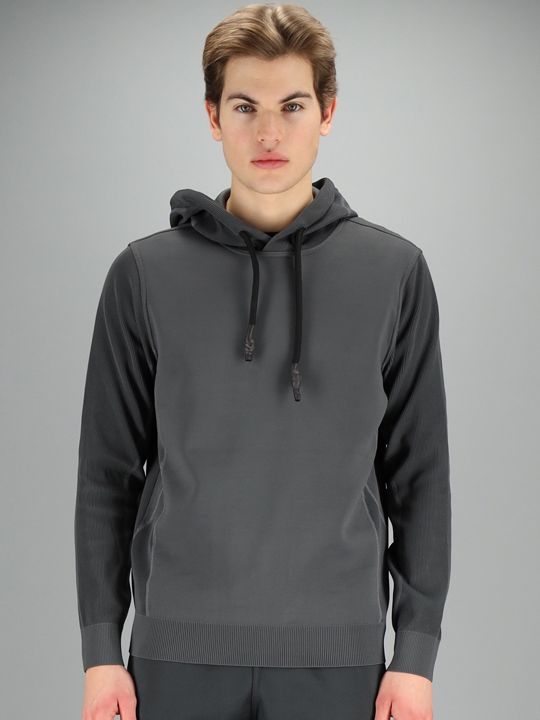 

FREESOUL Men Grey Hooded Sweatshirt