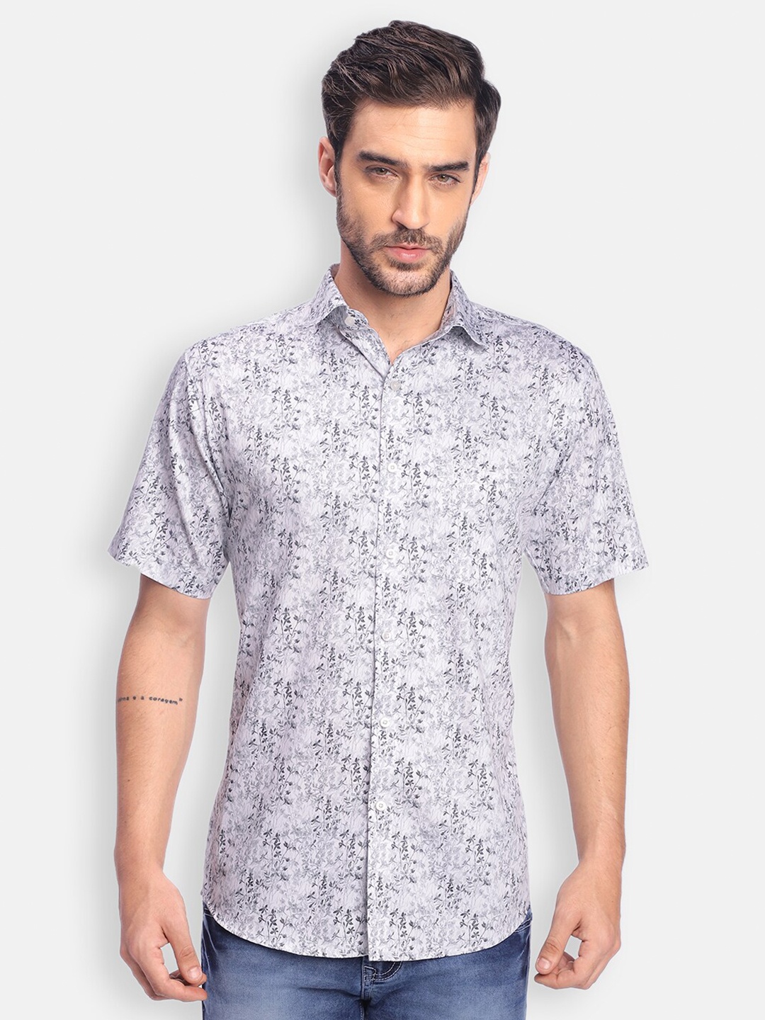 

Zeal Men White & Grey Standard Printed Cotton Casual Shirt