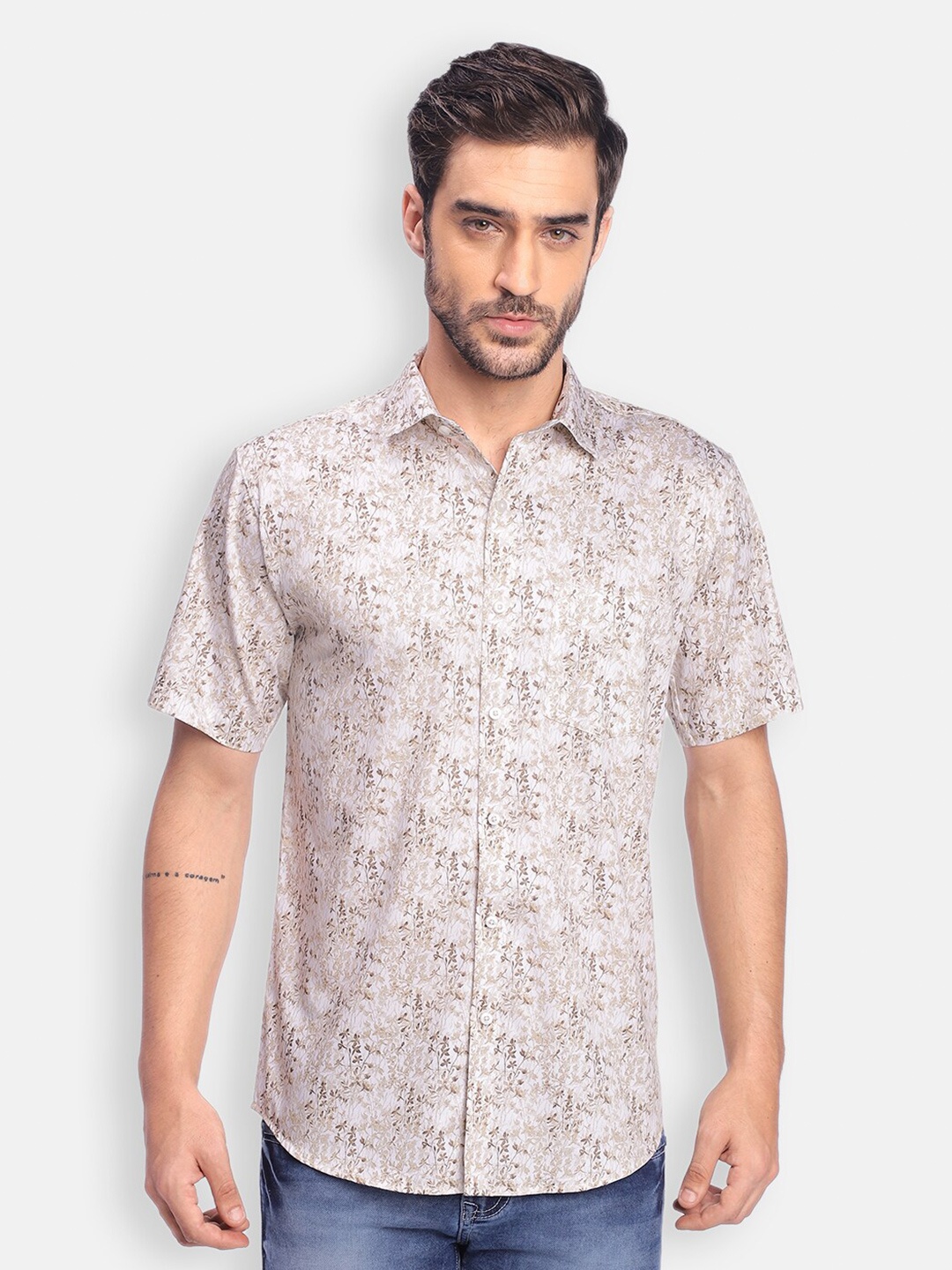 

Zeal Men White Standard Floral Printed Pure Cotton Casual Shirt