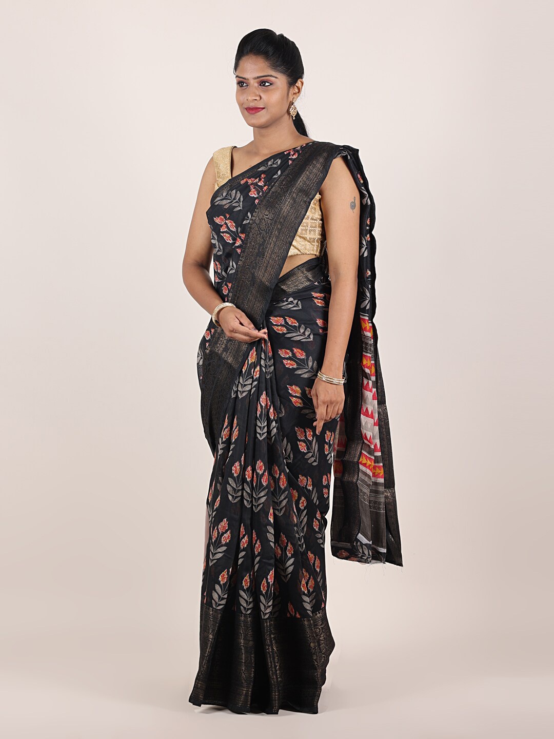 

Pothys Pink & Black Floral Printed Saree