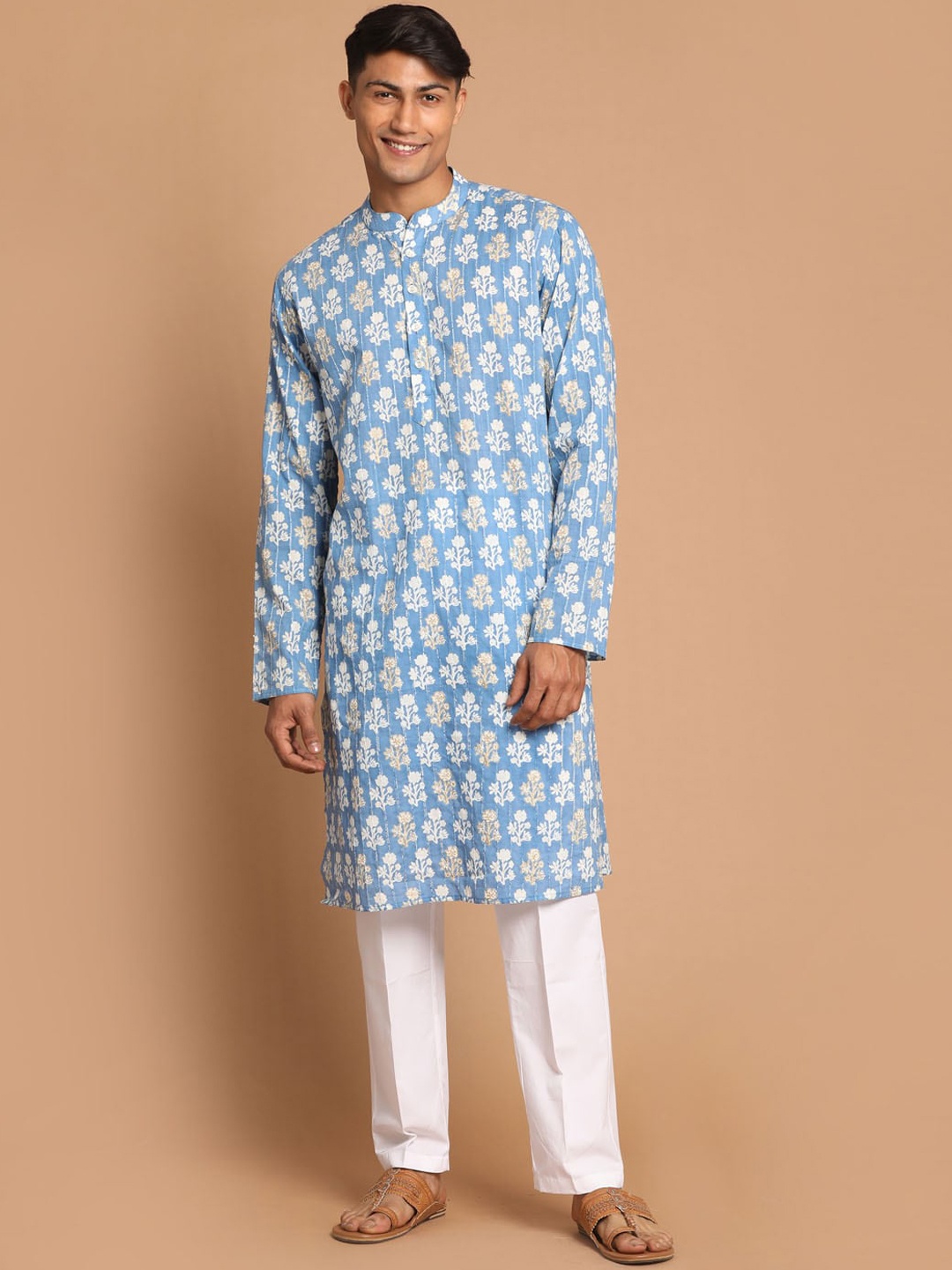 

VASTRAMAY Men Blue & White Pure Cotton Thread Work Sustainable Kurta with Pyjamas