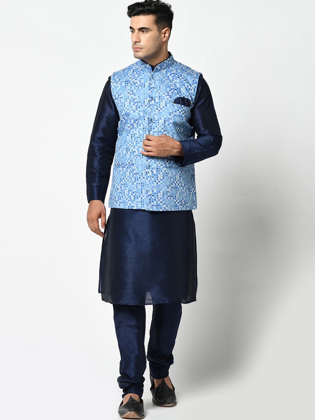 

DEYANN Men Blue Kurta with Pyjamas