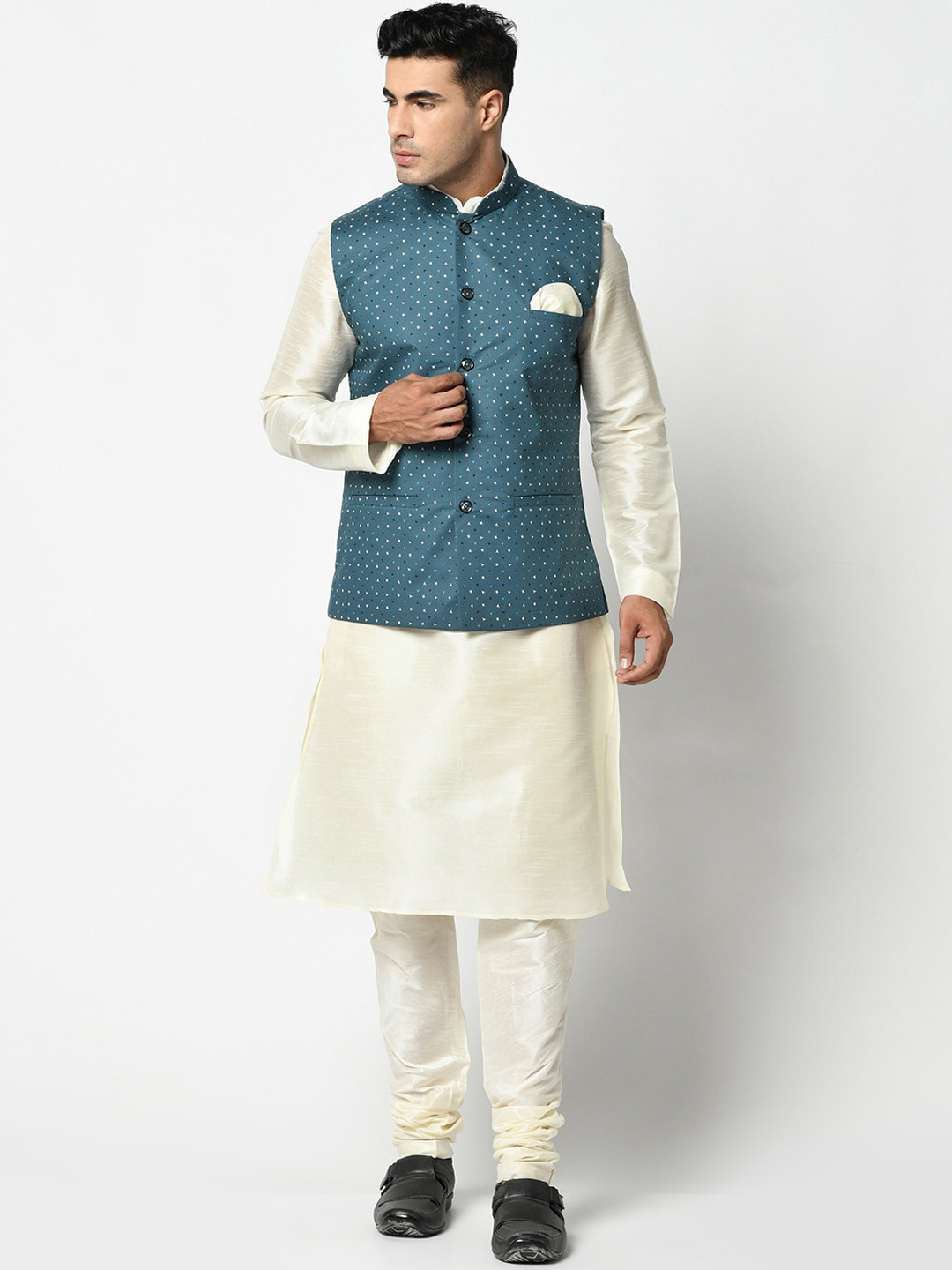 

DEYANN Men Blue Kurta with Pyjamas & Nehru Jacket