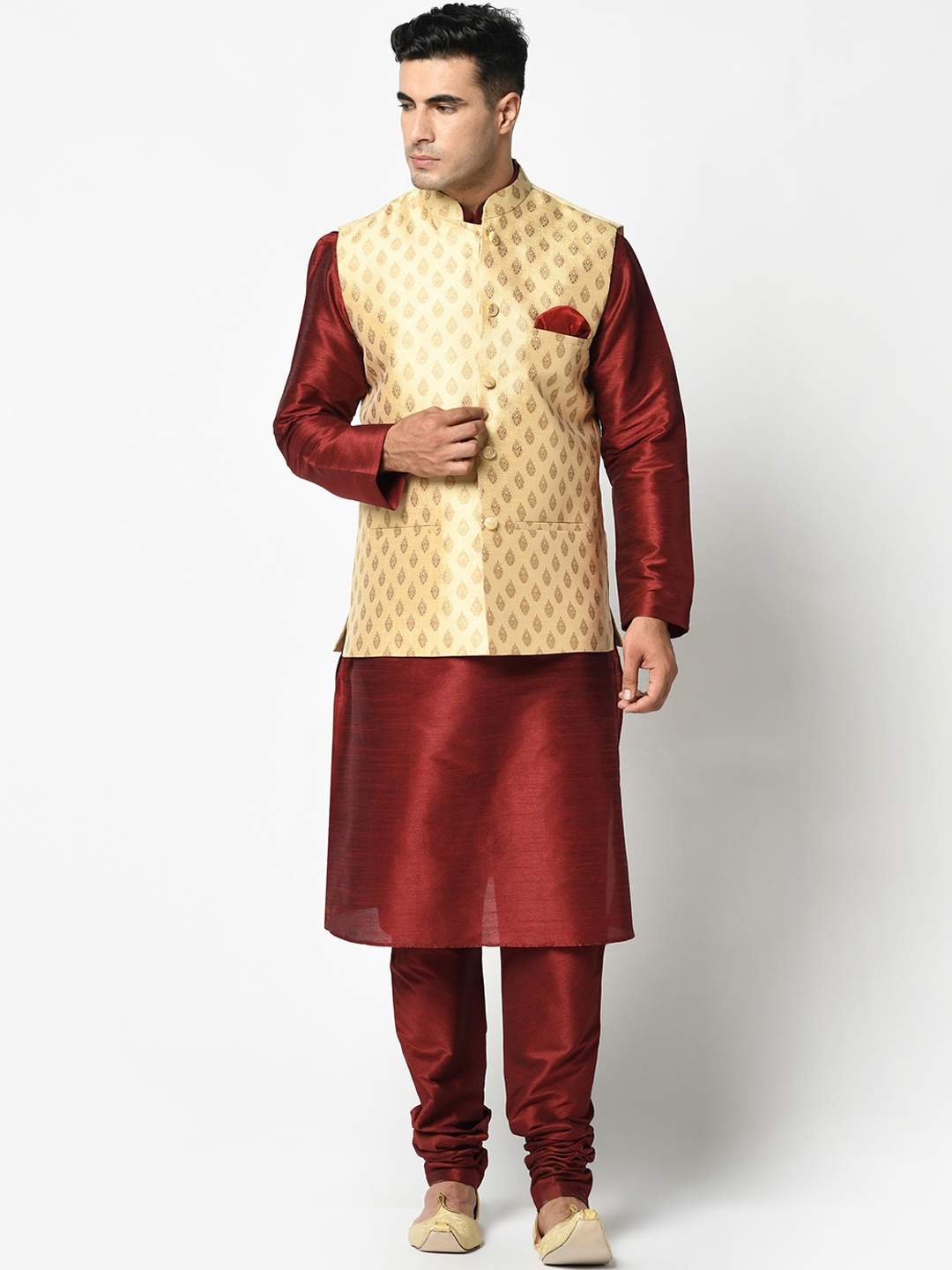 

DEYANN Men Cream-Coloured & Maroon Kurta Pyjama With Nehru Jacket