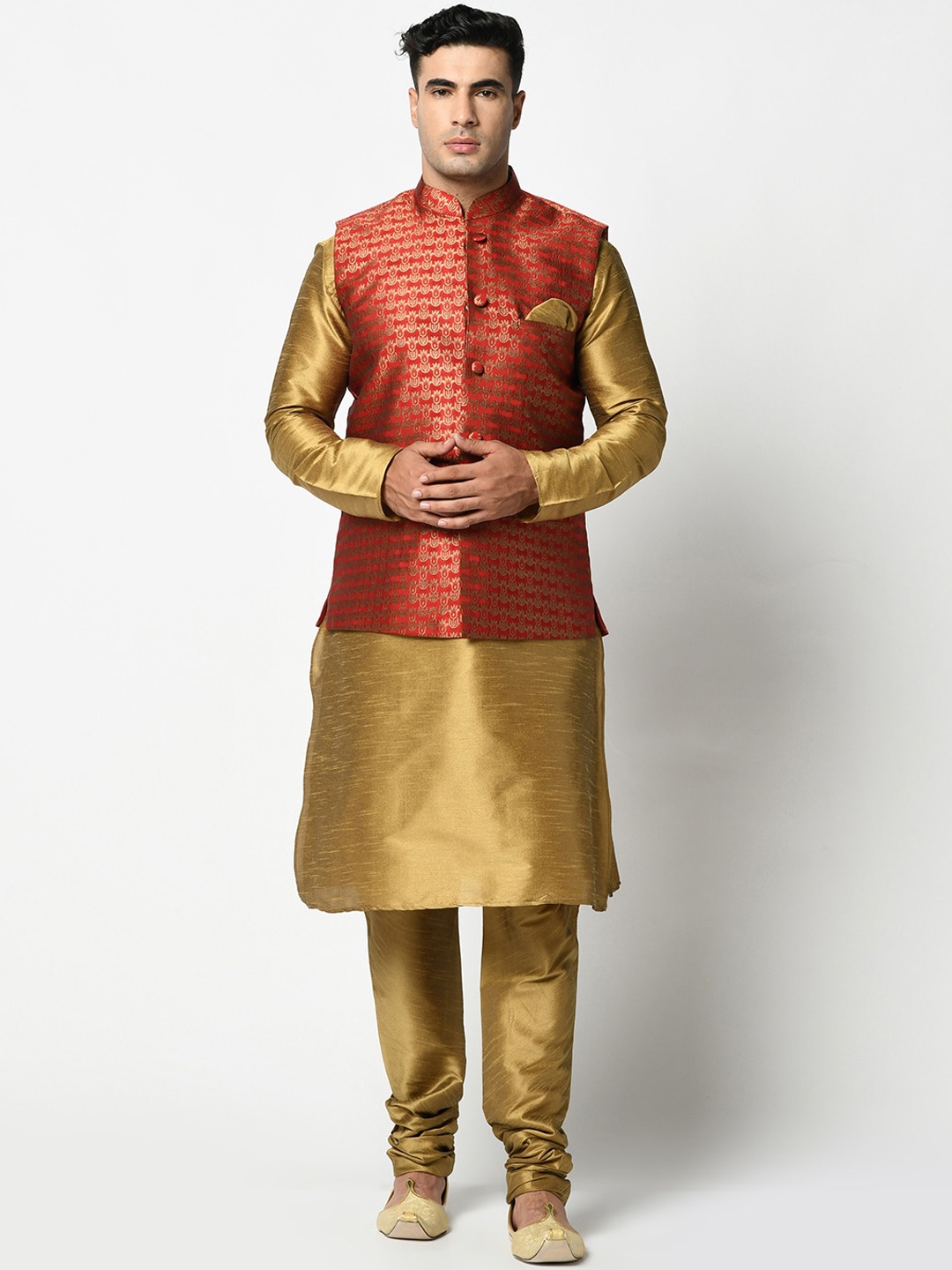 

DEYANN Men Red Embroidered Kurta with Pyjamas