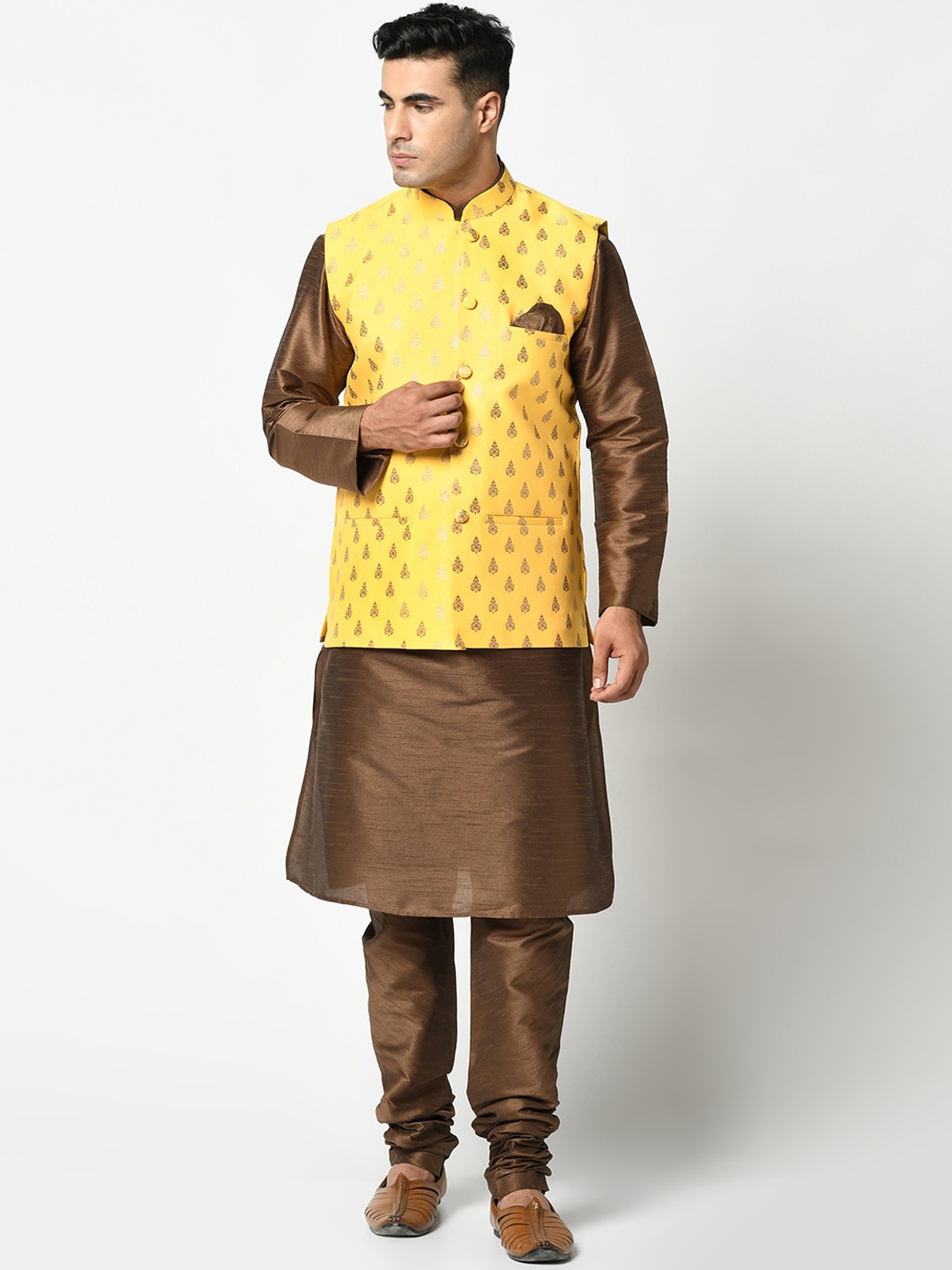 

DEYANN Men Yellow Kurta with Pyjamas