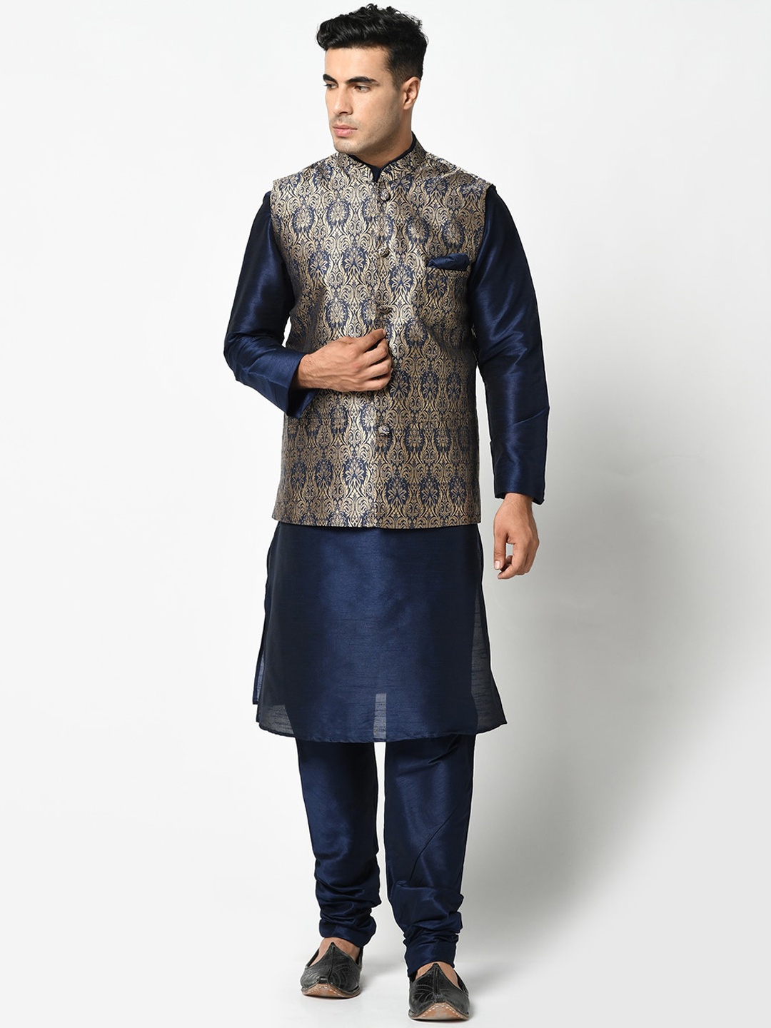 

DEYANN Men Navy Blue Solid Kurta Pyjama With Nehru jacket