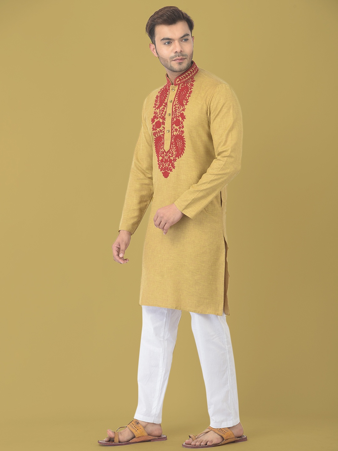 

DEYANN Men Yellow Embroidered Pure Cotton Kurta with Pyjamas