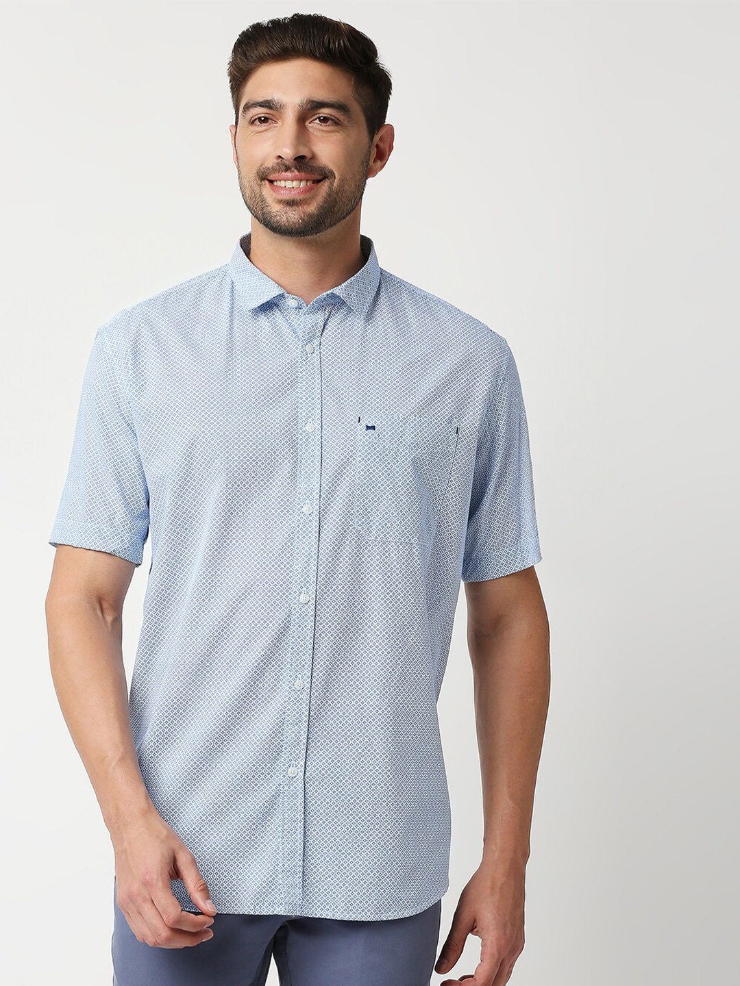 

Basics Men Blue Slim Fit Micro Ditsy Printed Cotton Casual Shirt