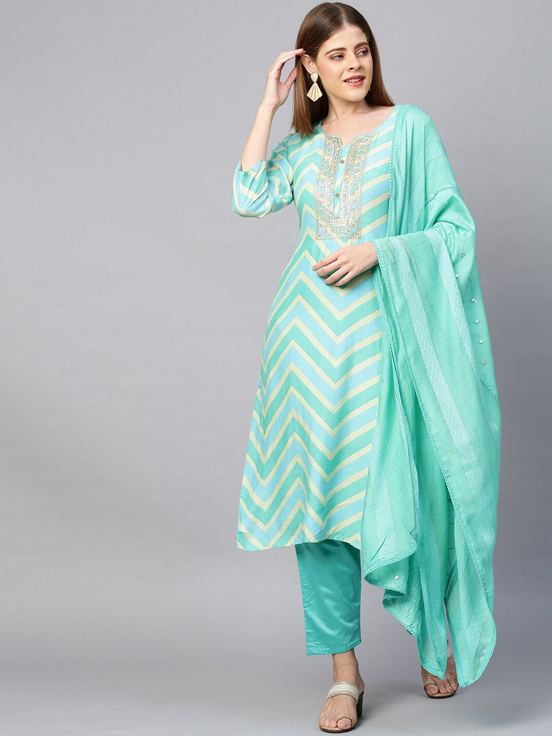 

FASHOR Women Sea Green Chevron Printed Thread Work Silk Blend Kurta Trousers & Dupatta Set