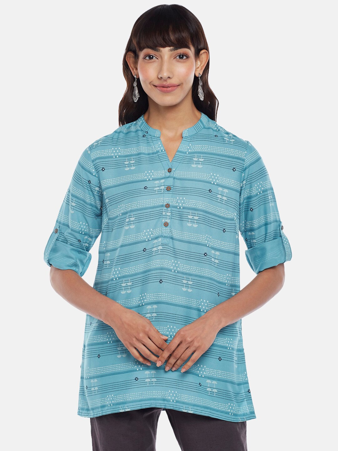 

AKKRITI BY PANTALOONS Blue Viscose Rayon Shirt Collar Printed Tunic