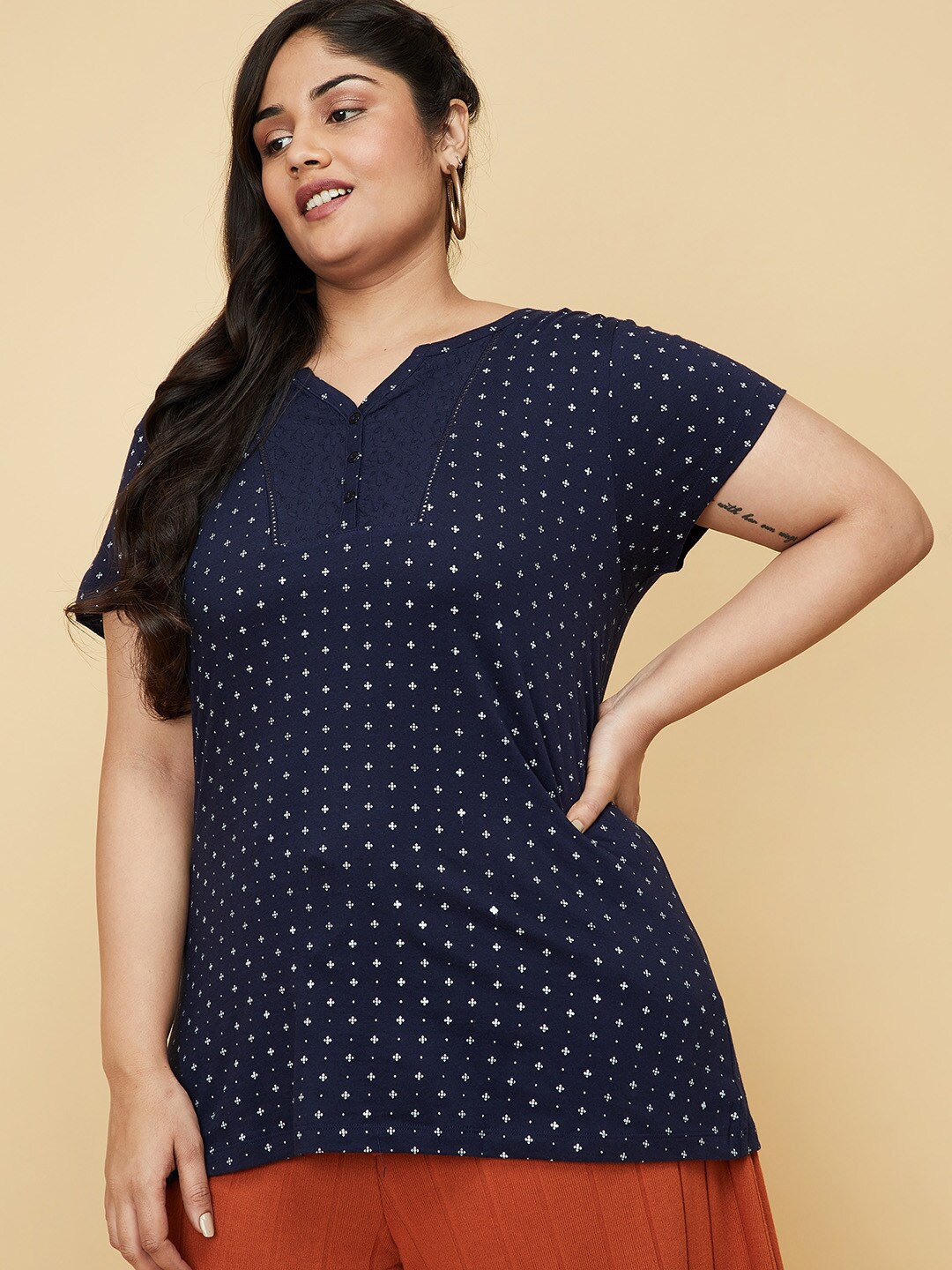 

max Women Plus Size Navy Blue White Geometric Print Top
