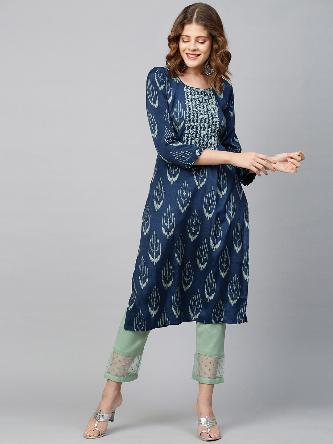 

FASHOR Women Navy Blue & White Ikat Printed Thread Work Cotton Silk Straight Kurta