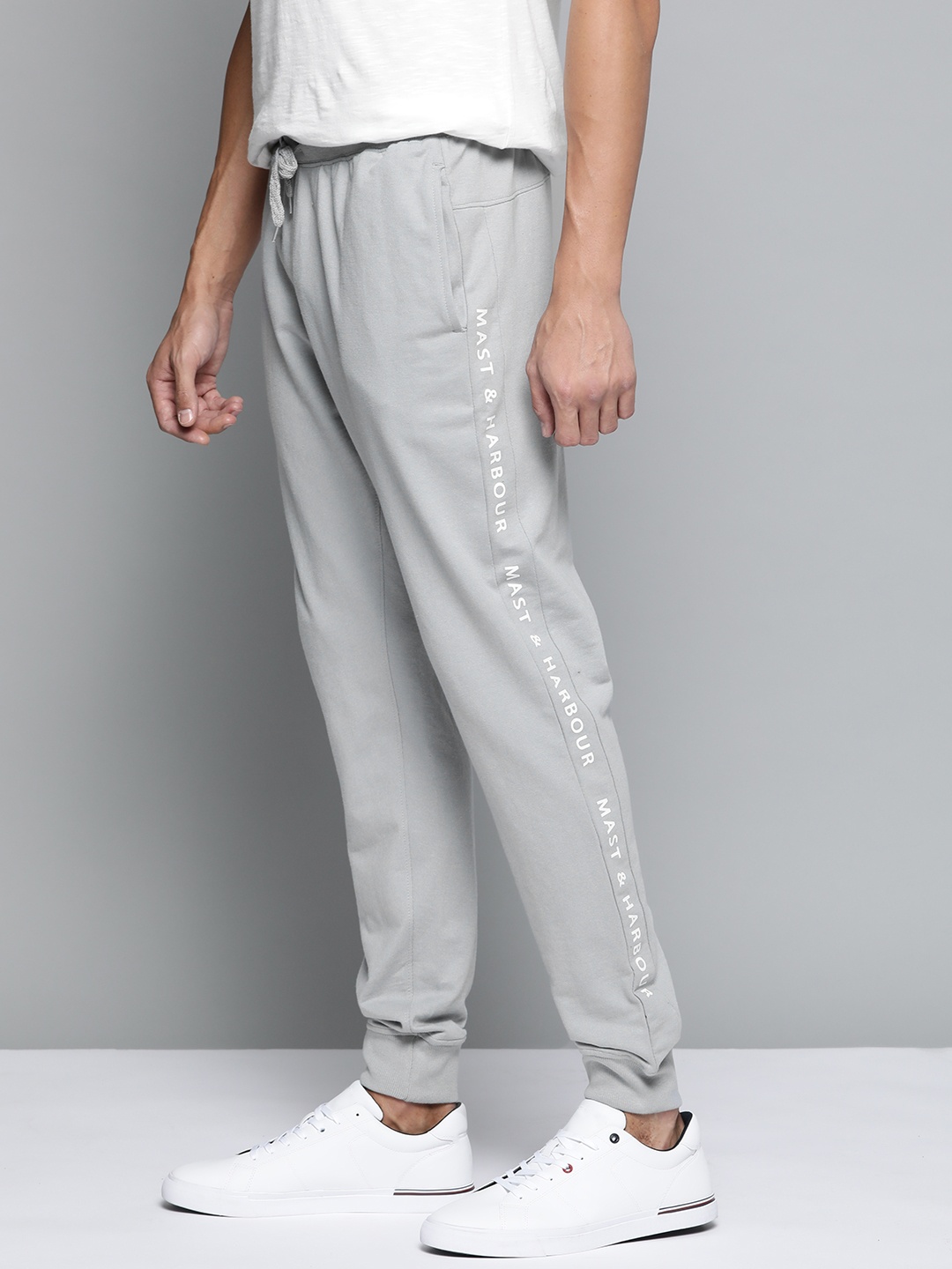 

Mast & Harbour Men Grey Solid Joggers