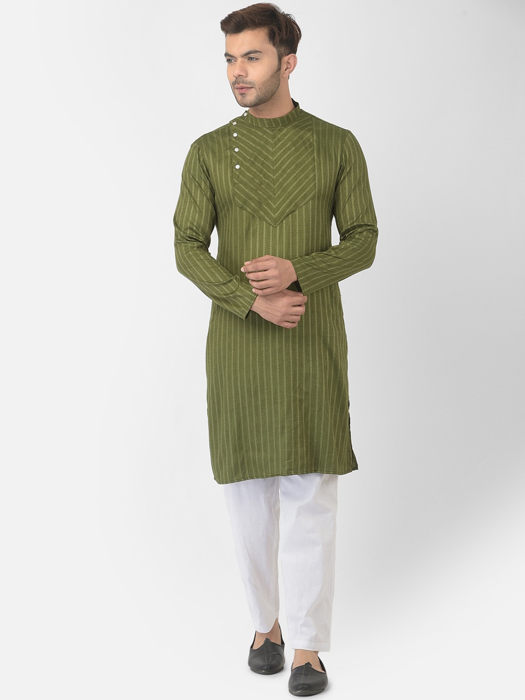 

DEYANN Men Green Striped Angrakha Kurta with Trousers