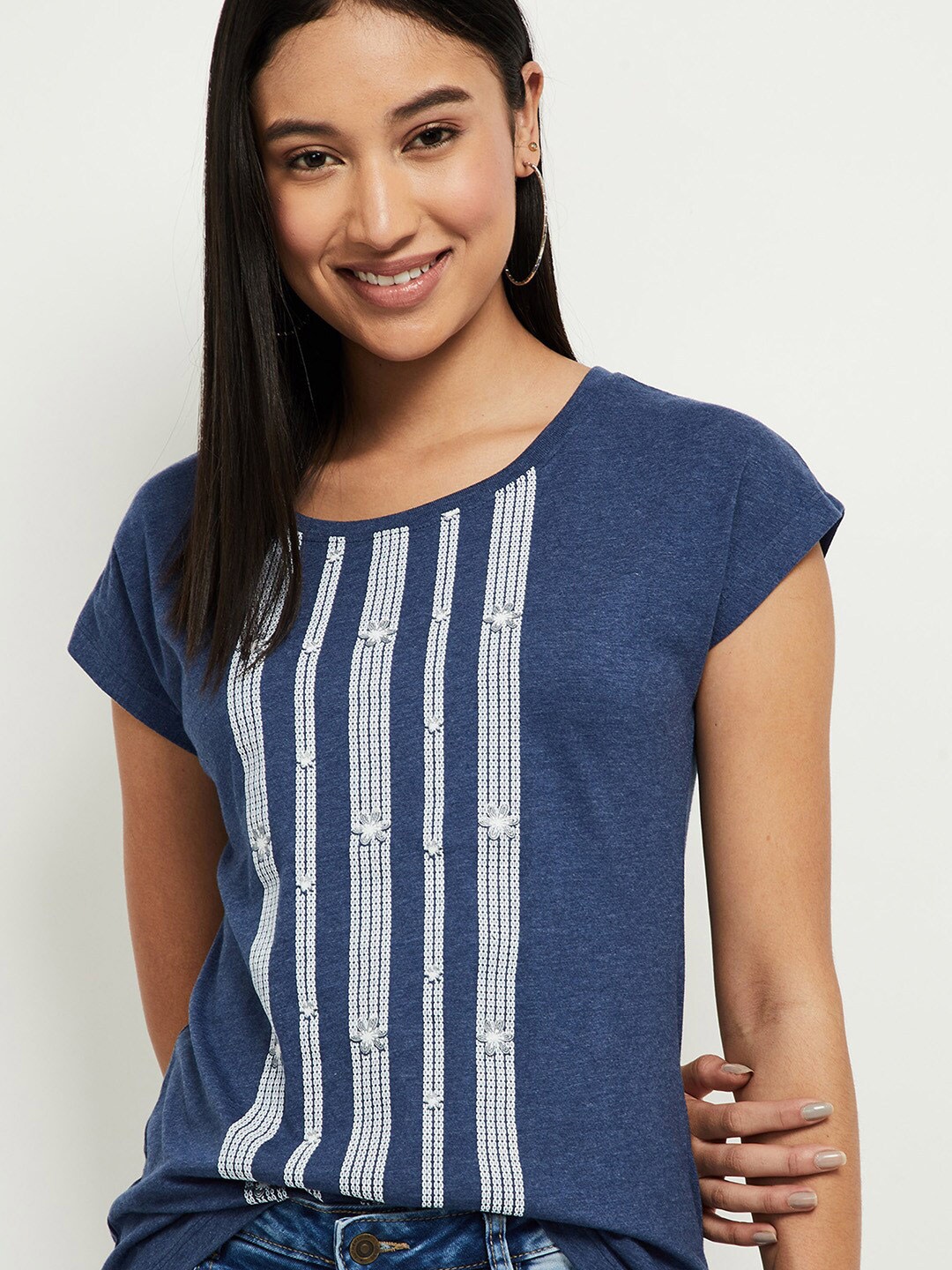 

max Women Blue & White Striped Extended Sleeves T-shirt