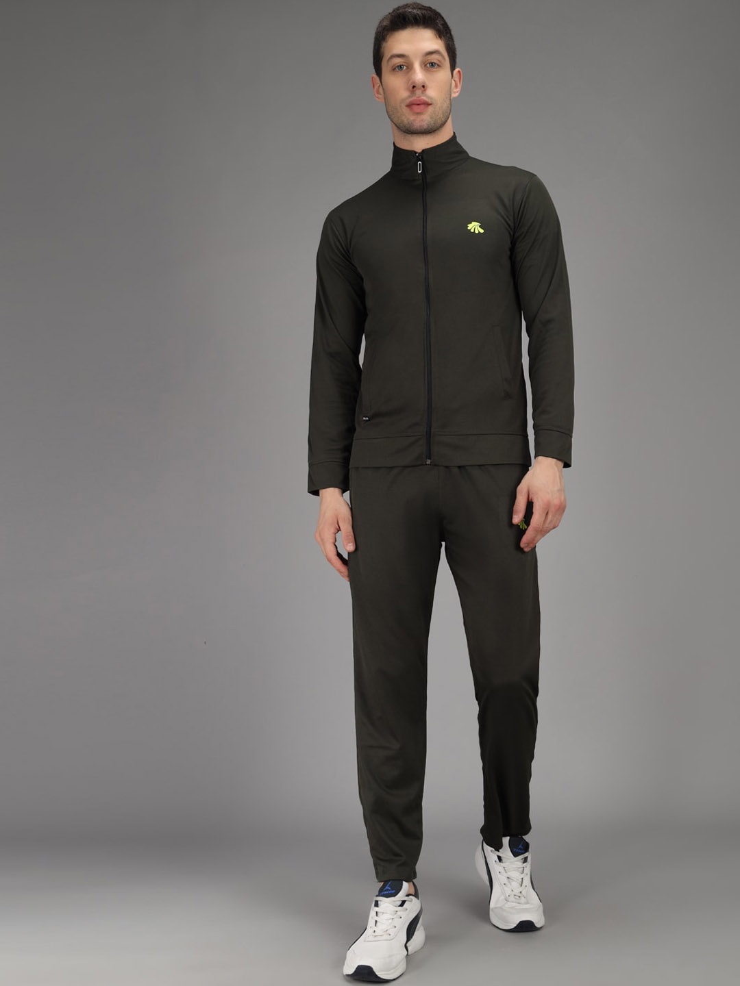 

Gallus Men Olive-Green Solid Tracksuit