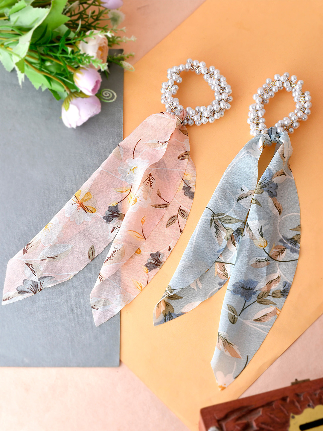 

Silvermerc Designs Women Peach-Coloured & Grey Set of 2 Beaded Ponytail Holders