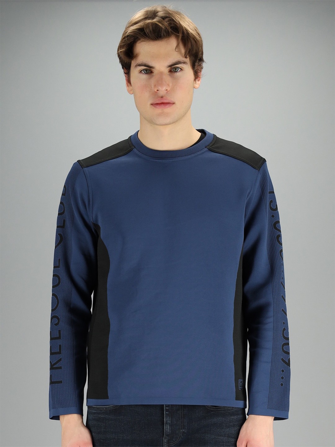

FREESOUL Men Blue & Black Colourblocked Sweatshirt