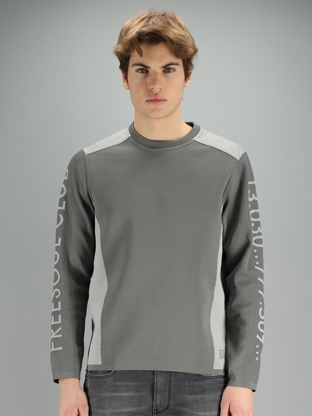 

FREESOUL Men Grey Colourblocked Sweatshirt