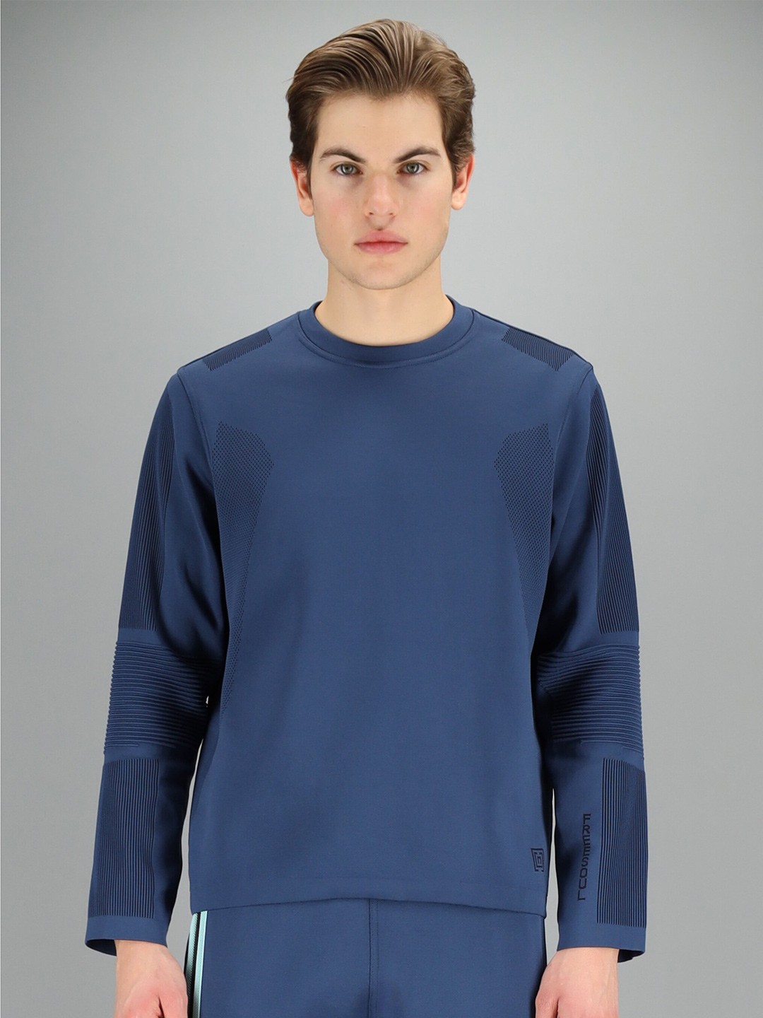 

FREESOUL Men Blue Sweatshirt