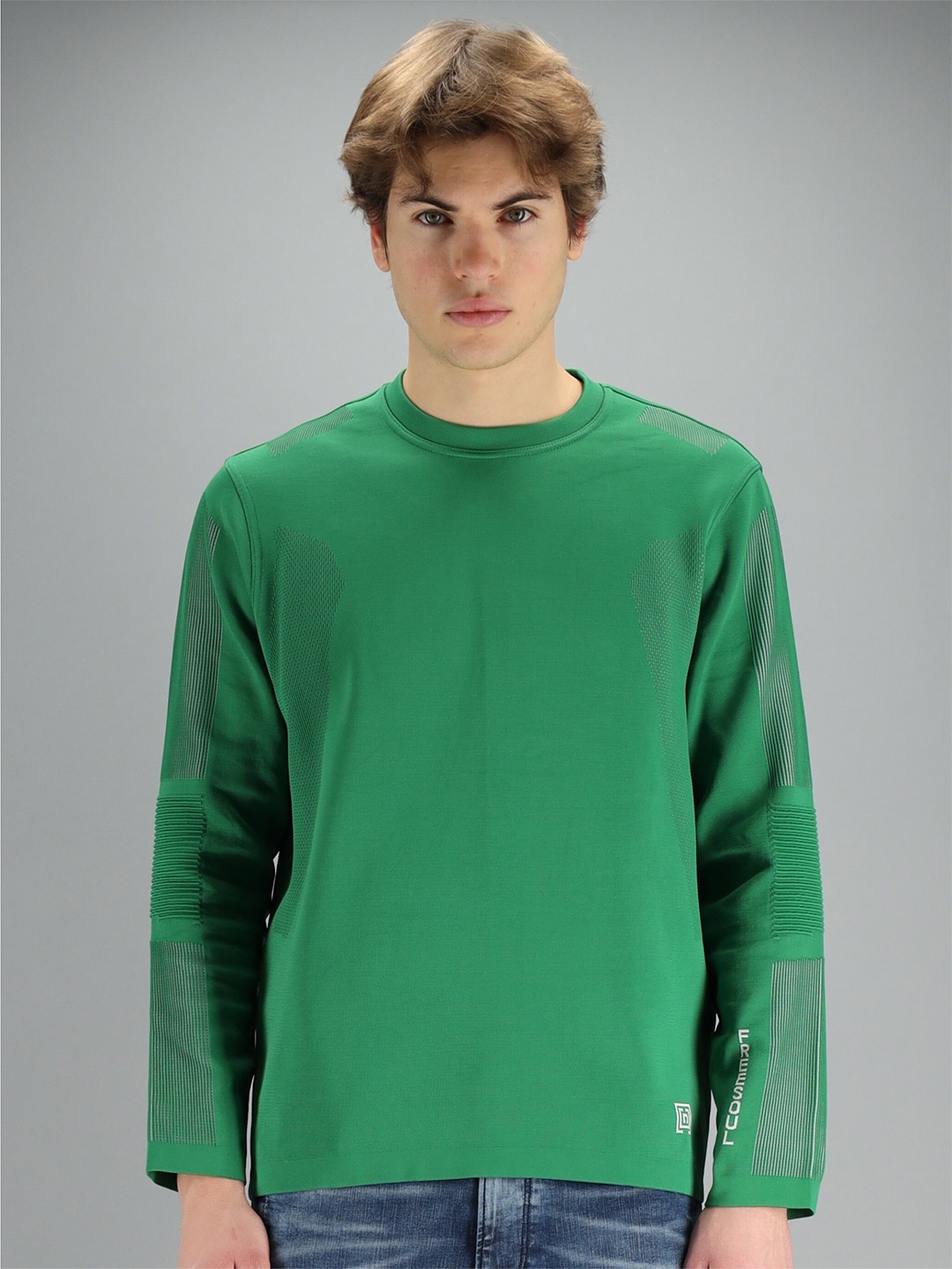 

FREESOUL Men Green Solid Sweatshirt