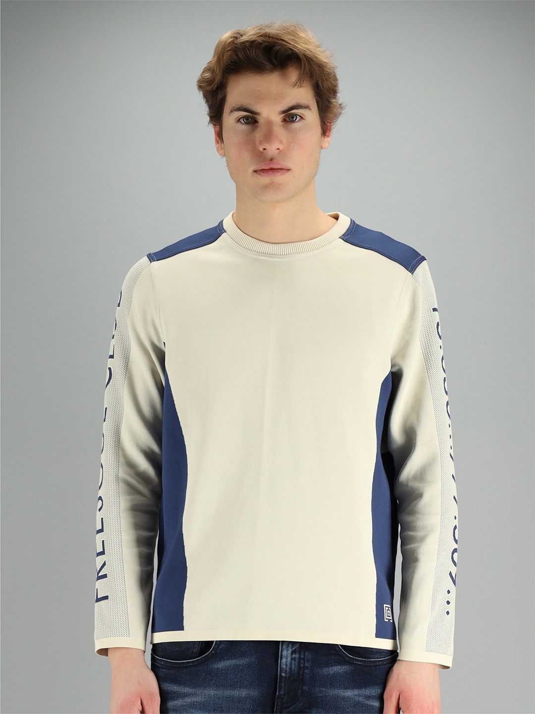 

FREESOUL Men Beige & Blue Colourblocked Sweatshirt
