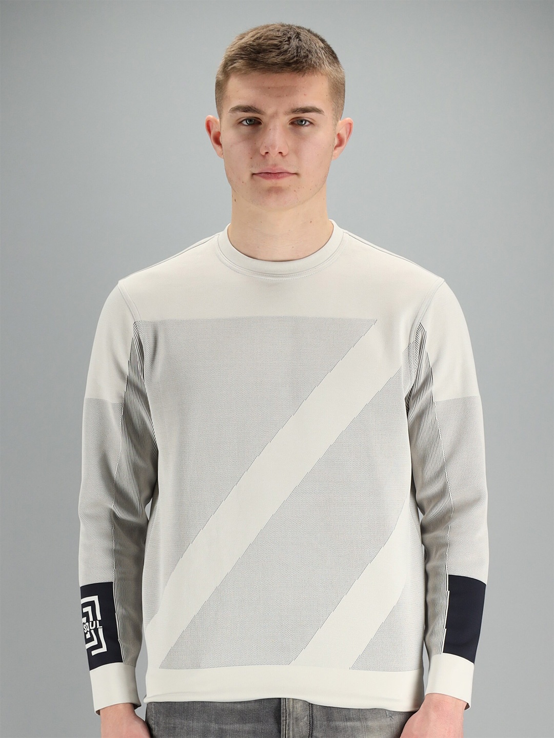 

FREESOUL Men Off White & Grey Colourblocked Sweatshirt