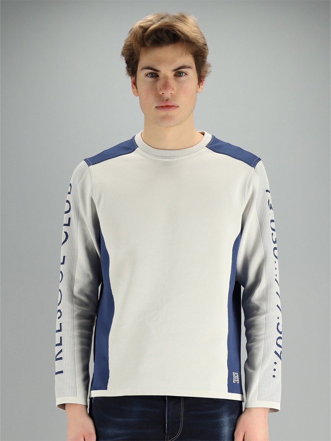 

FREESOUL Men Off-White & Blue Colourblocked Sweatshirt
