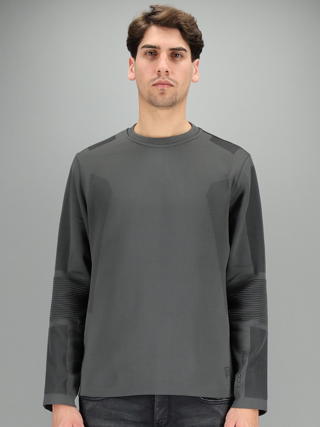 

FREESOUL Men Grey Solid Sweatshirt